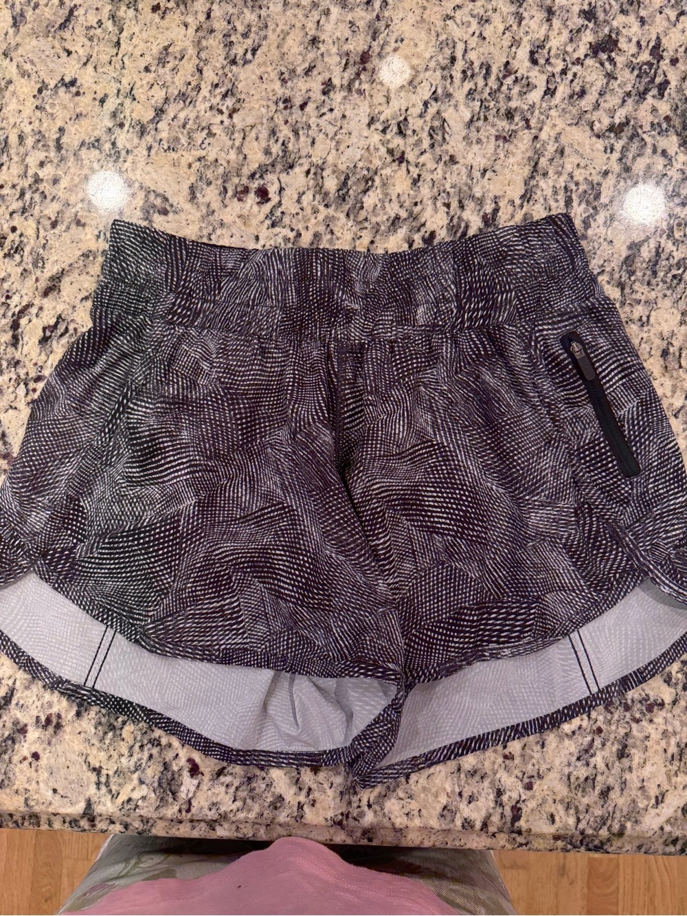 Lululemon Tracker Short V *4"
Velocity Mesh Island Mist Black Size 8